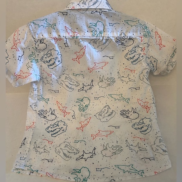 CRAFT + FLOW BOYS PRINTED BUTTON DOWN SHIRT MULTI-COLORED. SIZE 4-5 - Picture 3 of 7